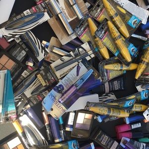Lot of L’Oreal, Maybelline and more makeups